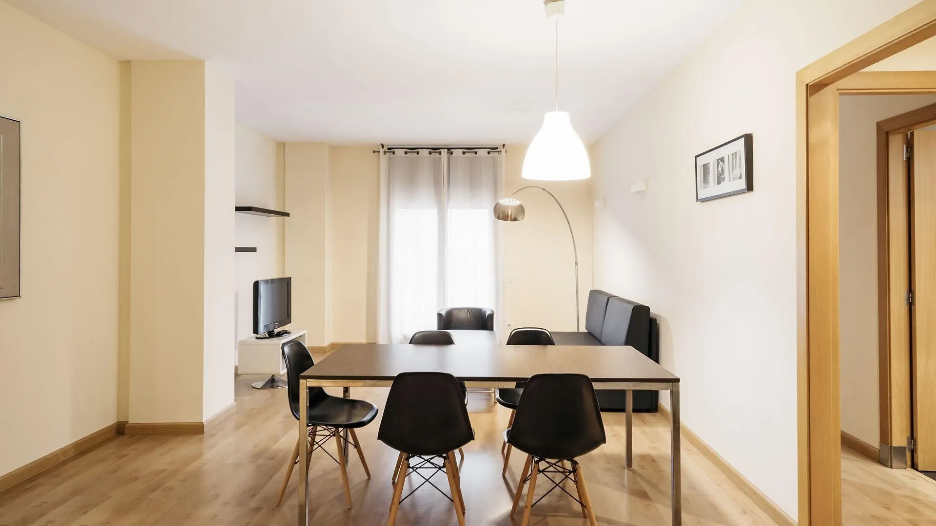 Villarroel Apartments Barcelona Hotel