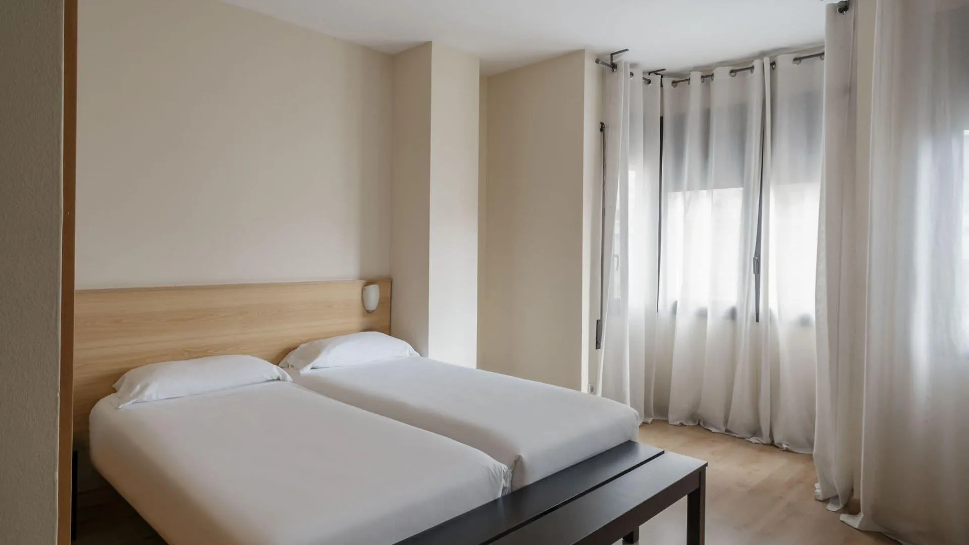 Villarroel Apartments Barcelona Hotel