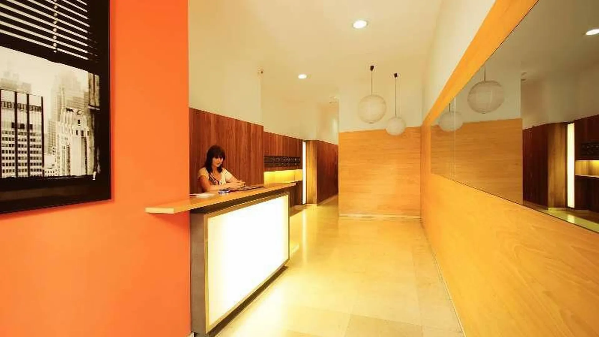 Villarroel Apartments Barcelona Hotel