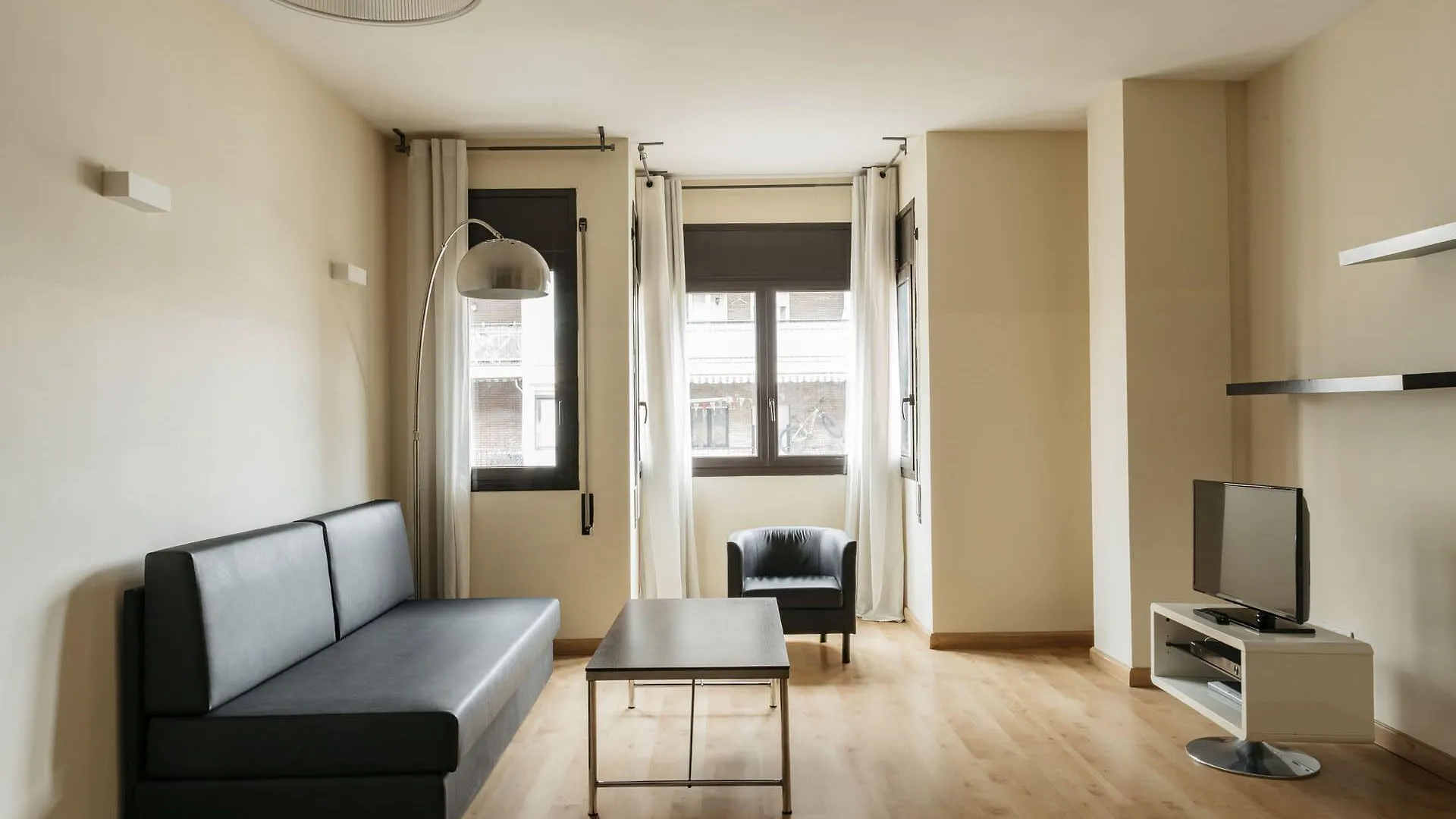 Villarroel Apartments Barcelona 3*,