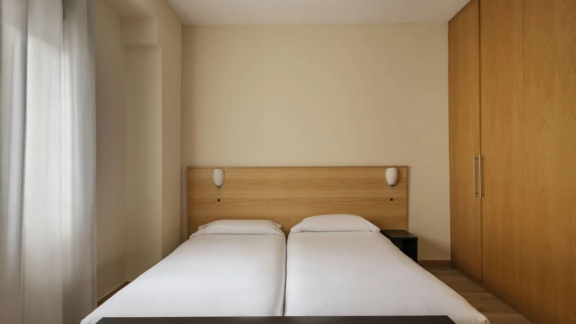 Villarroel Apartments 바르셀로나 3*,